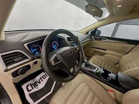 Used 2015 Ford Fusion SE image 9