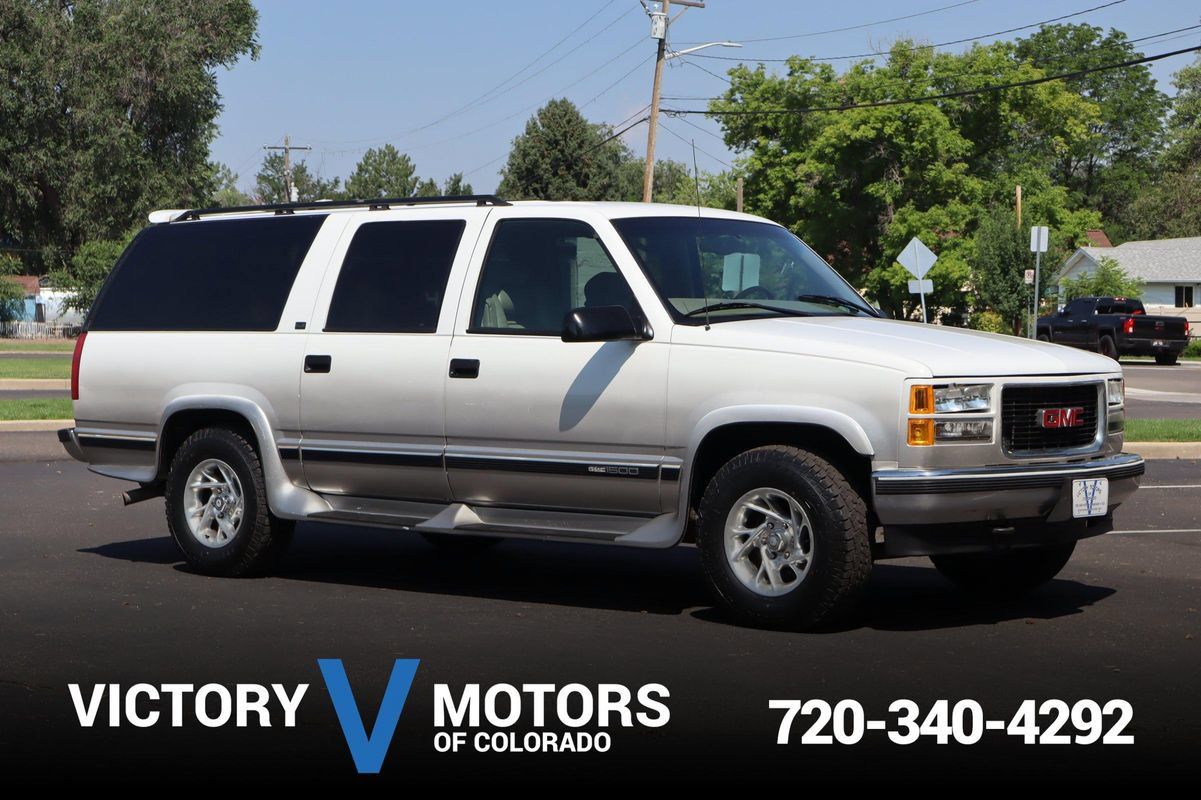 Used 1999 GMC Suburban 4WD w/ Convenience Group image 1