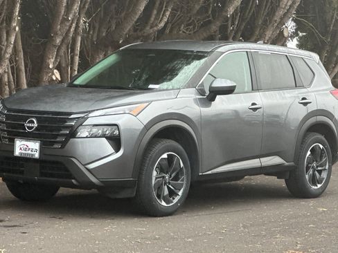 Used 2024 Nissan Rogue SV image 8