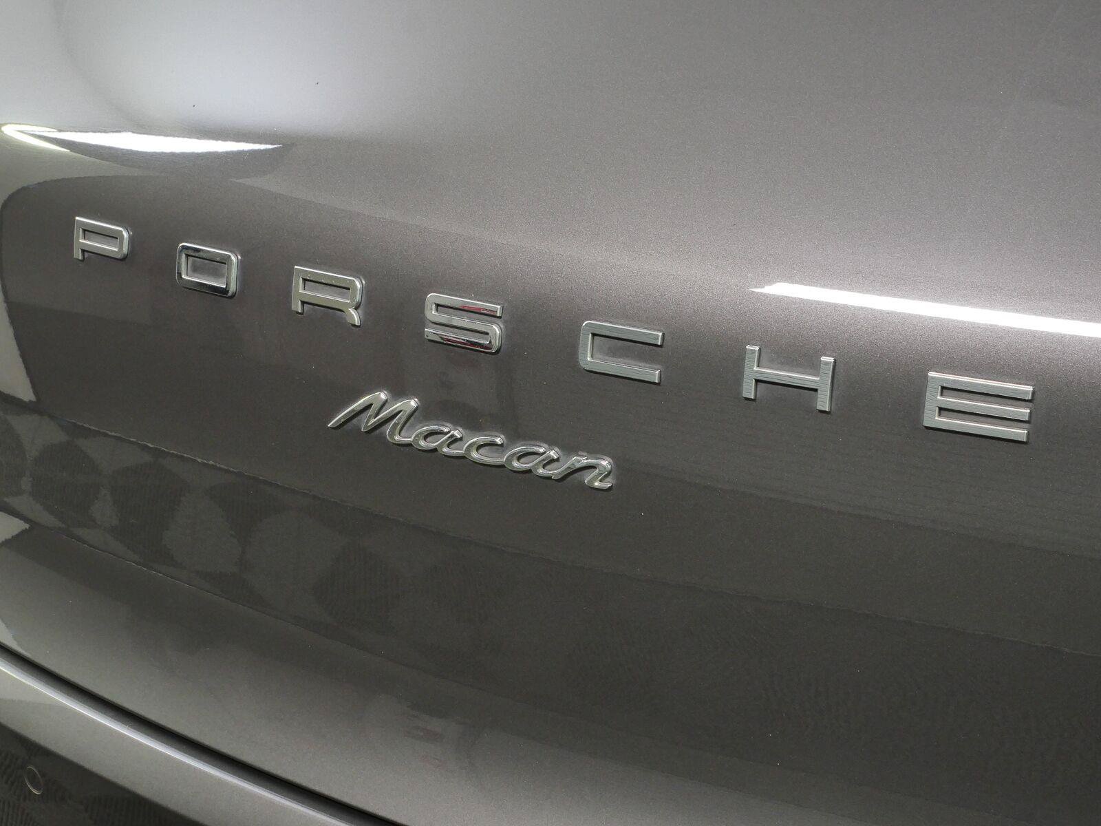 Used 2018 Porsche Macan AWD/4WD image 34