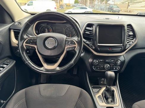 Used 2016 Jeep Cherokee Latitude w/ Cold Weather Group image 20