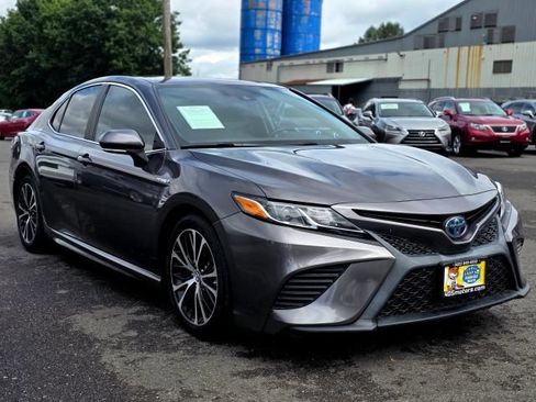 Used 2019 Toyota Camry SE w/ Audio Package FWD image 1