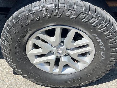 Used 2018 Nissan Frontier SV image 17