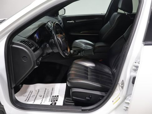 Used 2019 Chrysler 300 S AWD/4WD image 9