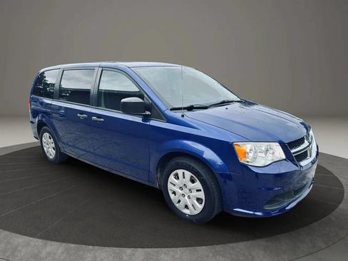 Used 2019 Dodge Grand Caravan SE w/ UConnect Hands-Free Group FWD image 7