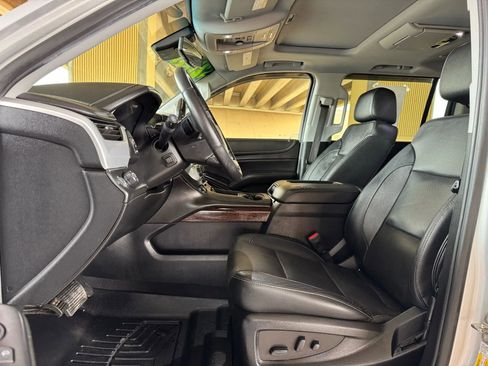 Used 2020 GMC Yukon XL SLT w/ Premium Edition image 8