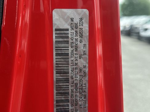 Used 2018 Jeep Wrangler Unlimited Sahara AWD/4WD image 36