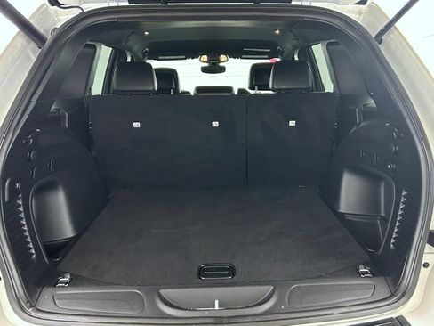 Certified 2022 Jeep Grand Cherokee Laredo X AWD/4WD image 22