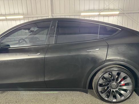 Used 2024 Tesla Model Y Performance AWD/4WD image 16