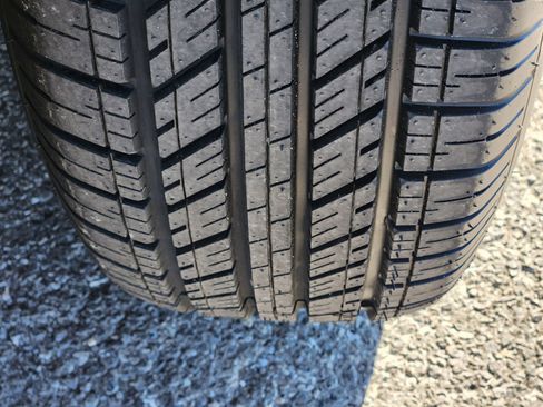 Used 2023 GMC Acadia SLT image 15