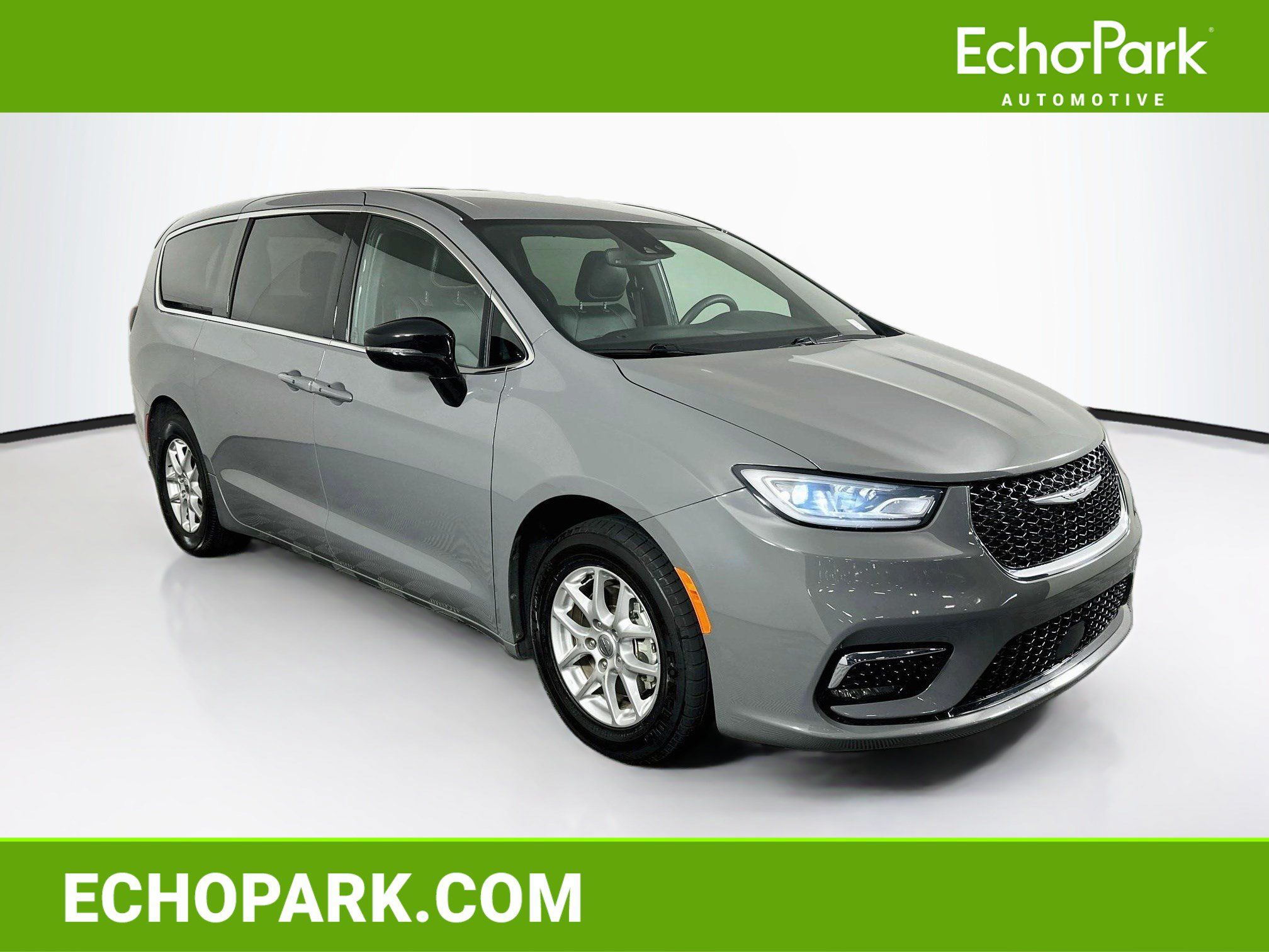 Used 2025 Chrysler Pacifica Select FWD image 1