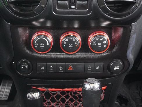 Used 2018 Jeep Wrangler Unlimited Rubicon AWD/4WD image 15