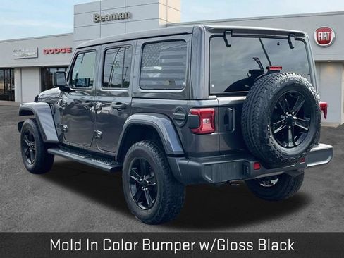 Used 2022 Jeep Wrangler Unlimited Sahara AWD/4WD image 5