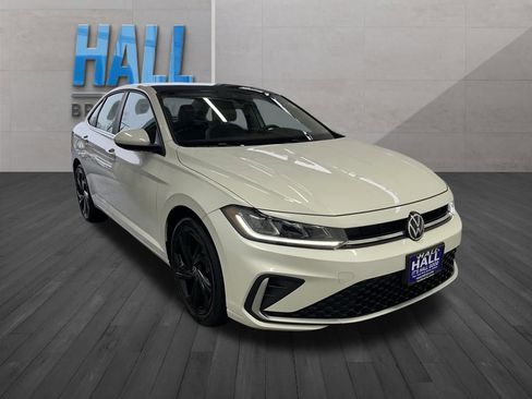 Certified 2025 Volkswagen Jetta SE image 8