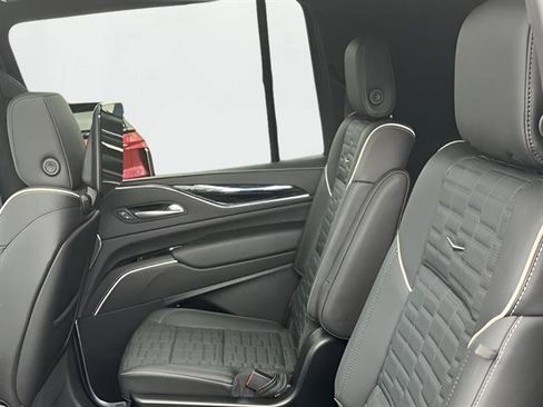 Certified 2024 Cadillac Escalade ESV V w/ Heavy-Duty Trailer Package image 10