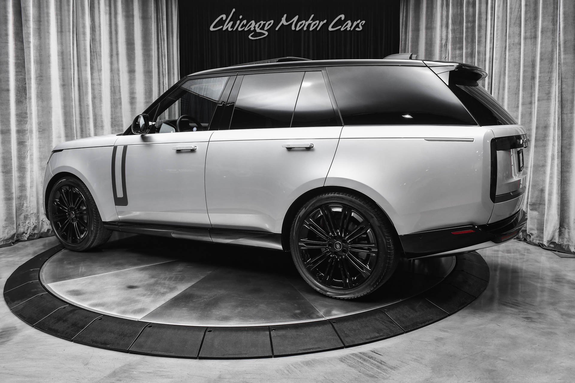 Used 2024 Land Rover Range Rover SE AWD/4WD image 3