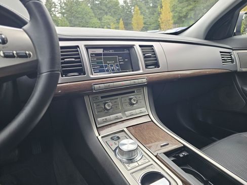 Used 2009 Jaguar XF Premium RWD image 30
