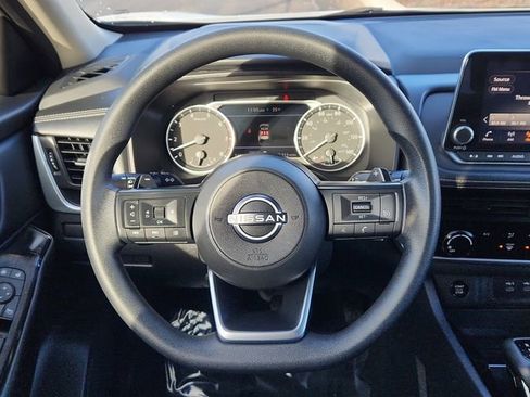 Used 2024 Nissan Rogue S image 30