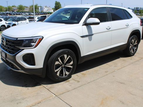 Certified 2026 Volkswagen Atlas Cross Sport SE AWD/4WD image 3