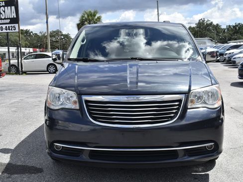 Used 2014 Chrysler Town & Country Touring-L FWD image 7