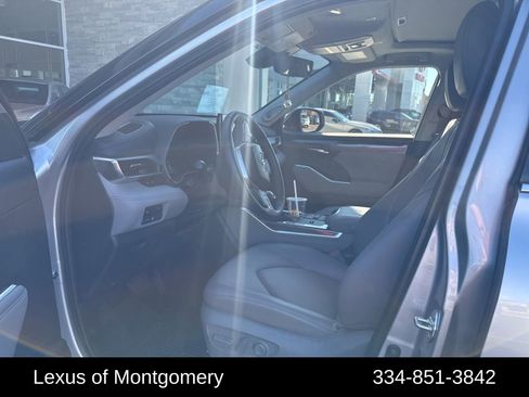 Used 2023 Toyota Highlander Limited image 2
