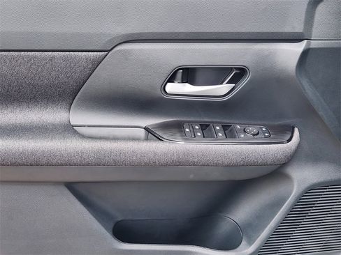 New 2025 Nissan Kicks SV image 17