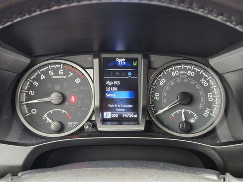 Used 2022 Toyota Tacoma TRD Sport w/ Technology Package image 14