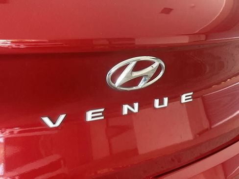 Used 2023 Hyundai Venue Limited w/ Cargo Package FWD image 11