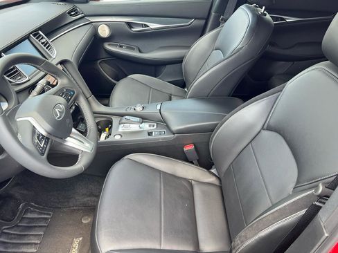 Used 2025 INFINITI QX50 Sport AWD/4WD image 10