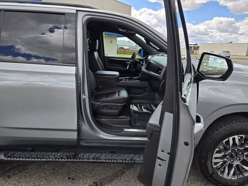 Used 2025 Chevrolet Tahoe Z71 AWD/4WD image 22