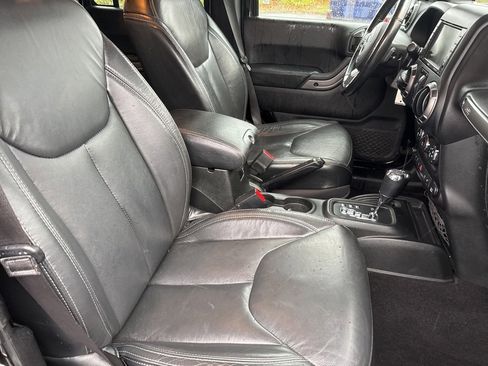 Used 2018 Jeep Wrangler Unlimited Sahara image 27