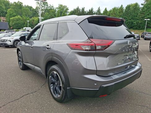 Certified 2024 Nissan Rogue SV w/ SV Premium Package AWD/4WD image 4