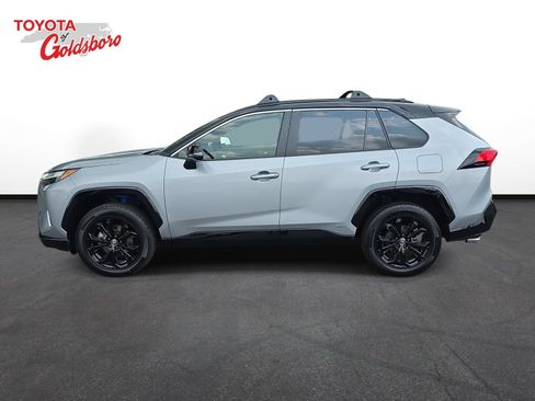 Used 2025 Toyota RAV4 XSE AWD/4WD image 8
