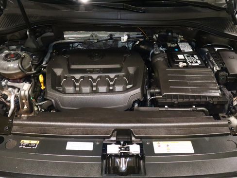 Used 2024 Volkswagen Tiguan SE image 9