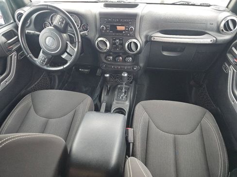 Used 2017 Jeep Wrangler Unlimited Sahara w/ Connectivity Group image 17