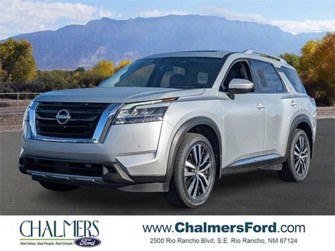 Used 2024 Nissan Pathfinder Platinum image 1