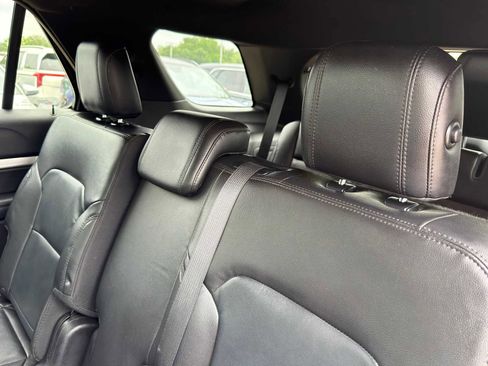 Used 2017 Ford Explorer XLT w/ Equipment Group 202A FWD image 24
