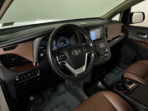 Certified 2020 Toyota Sienna Limited Premium image 12