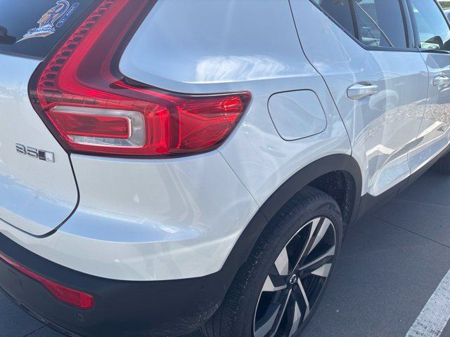 Used 2023 Volvo XC40 B5 Ultimate w/ Protection Package Premier AWD/4WD image 3