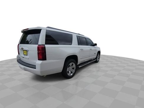 Used 2018 Chevrolet Suburban LT w/ LT Signature Package RWD image 8