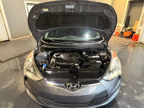 Used 2017 Hyundai Veloster FWD image 26