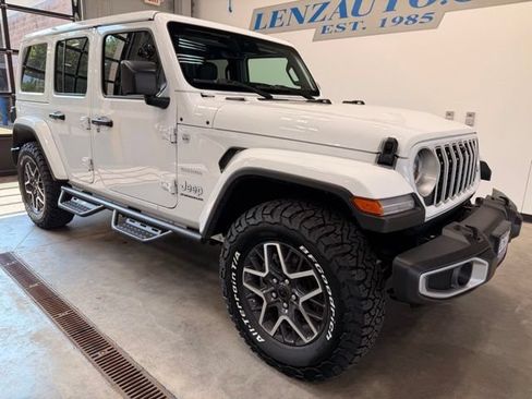 Used 2024 Jeep Wrangler Unlimited Sahara AWD/4WD image 2