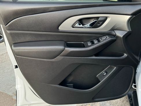 Used 2022 Chevrolet Traverse LT image 14