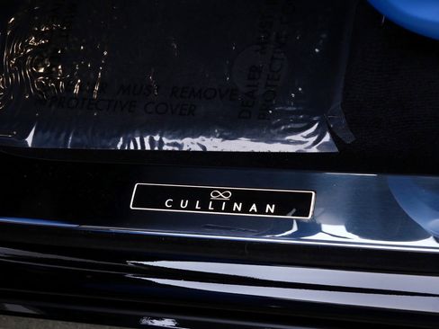 New 2026 Rolls-Royce Cullinan Black Badge image 9