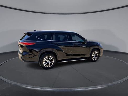 Used 2022 Toyota Highlander XLE FWD image 8