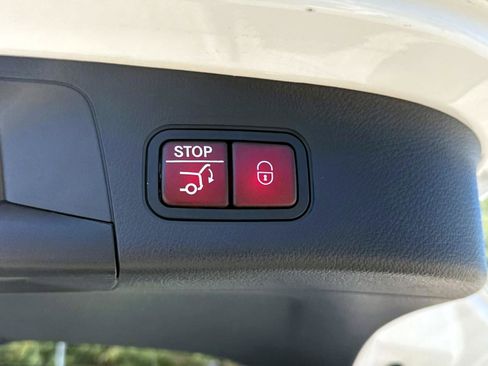 Certified 2025 Mercedes-Benz GLA 250 image 12