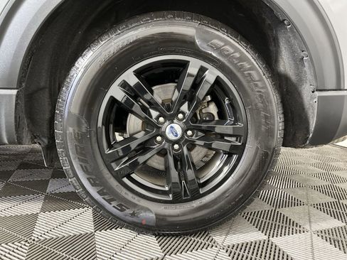 Used 2022 Ford Explorer XLT w/ Equipment Group 202A image 12