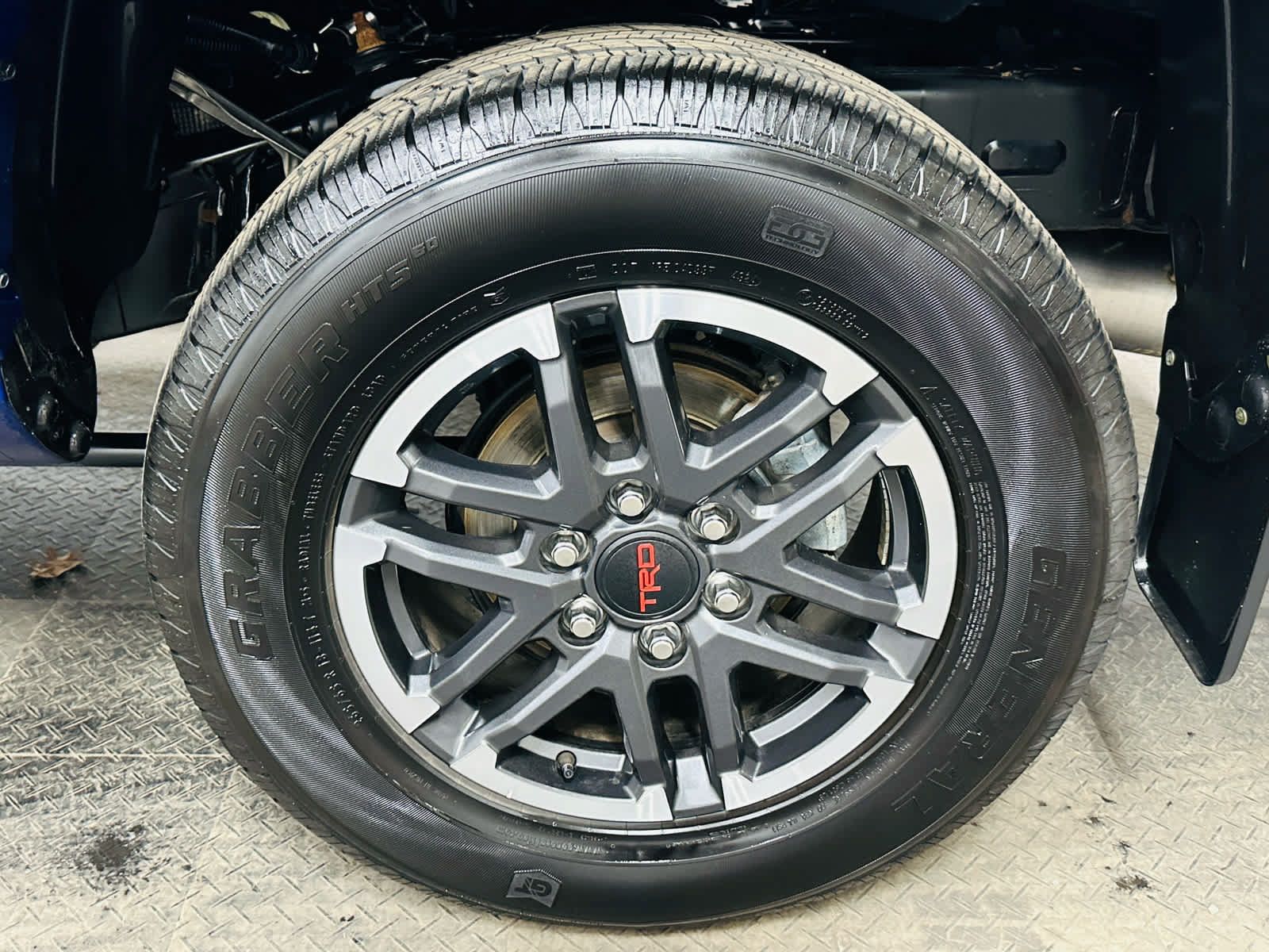 Certified 2025 Toyota Tacoma TRD Sport AWD/4WD image 30