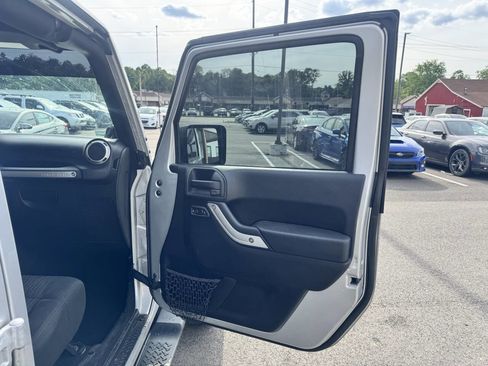 Used 2012 Jeep Wrangler Unlimited Sahara w/ Connectivity Group AWD/4WD image 20