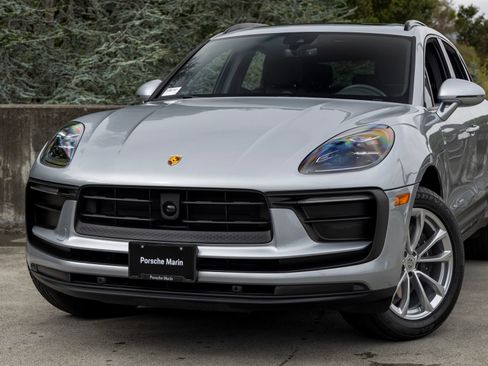 Certified 2026 Porsche Macan AWD/4WD image 7
